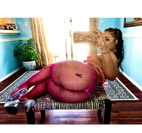 asian piercing onlyfans top pic