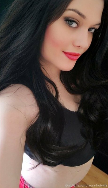 the laurajohnson exclusive actress image