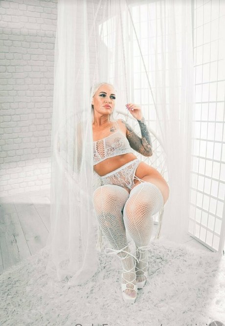 mo vivike adult model gallery