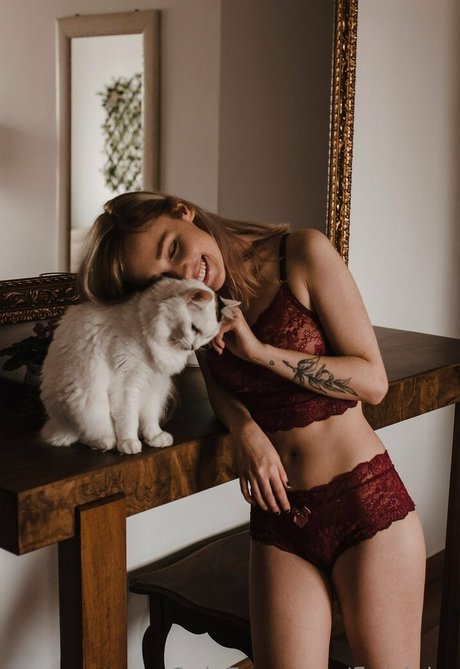 Flavia Sayuri high quality model images