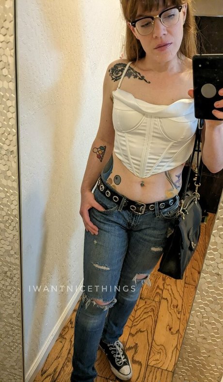 iwantnicethings nude star img