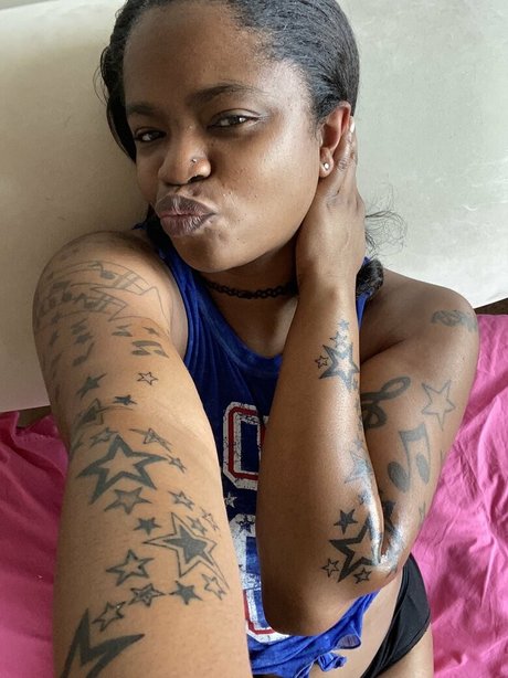 yummybrownfox model art photos