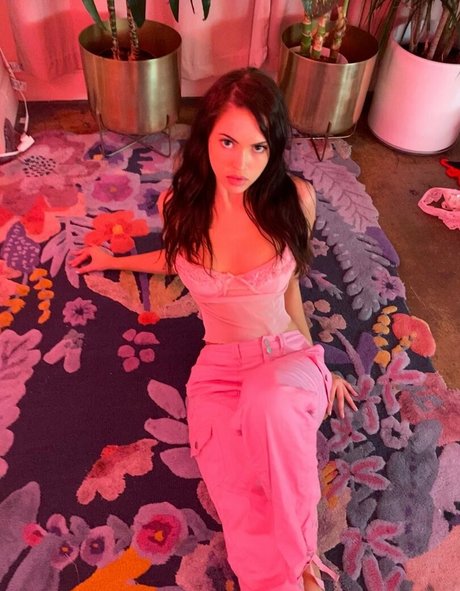 alexjanai best star pics