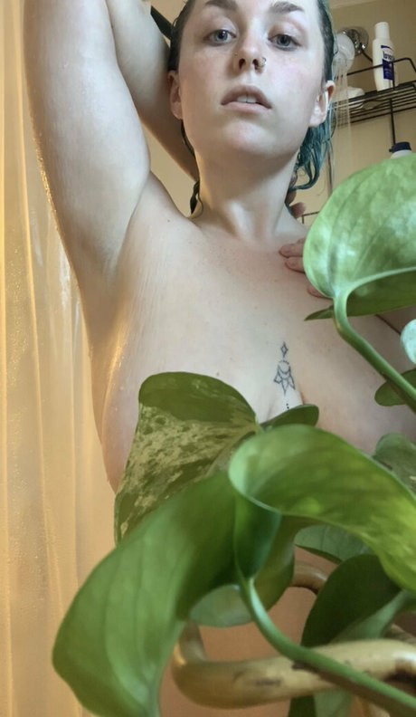 yourbbygirlselmoon hd actress image