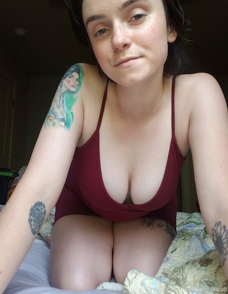 lucylawrence naked model pic