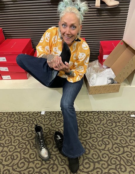 taylorraz model art pic