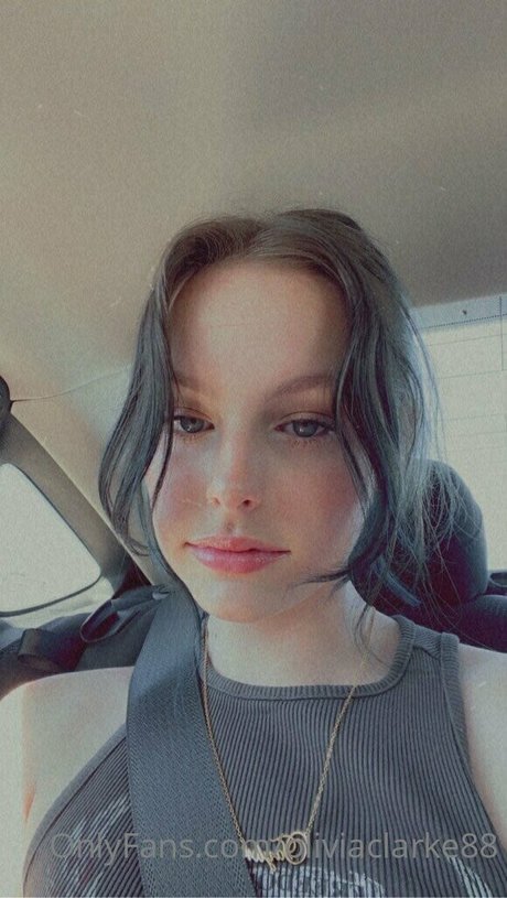 oliviaclarke88 nude star image