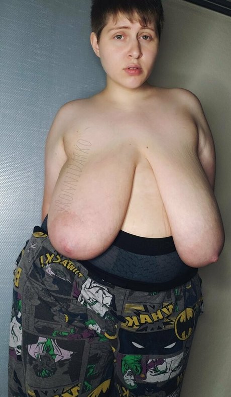 vronnidarko sex model pic