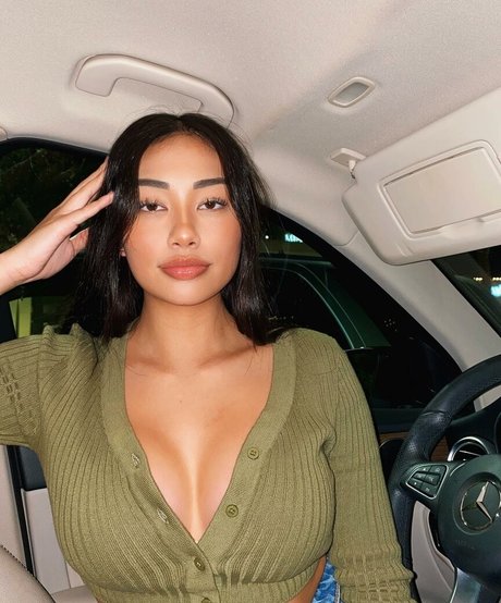 Ellerie Marie adult model picture