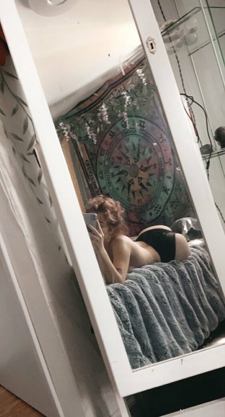 neoma moon model beautiful pictures