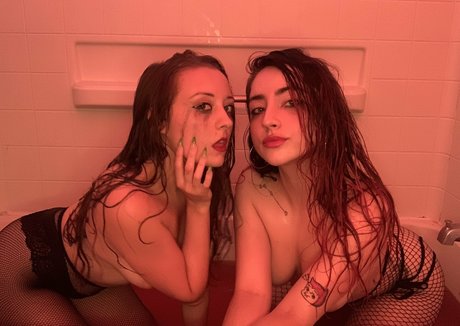 neoma moon model nude picture