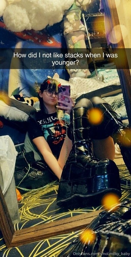 smol milky baby naked star pic