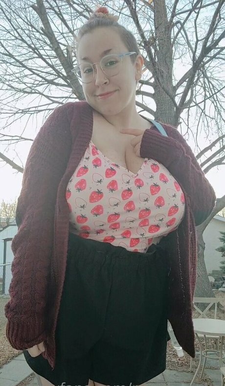 peachynekofree nude model img