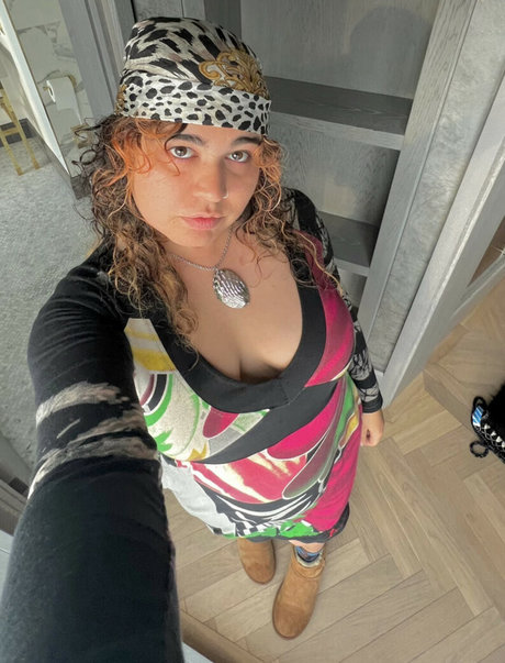 Remi Wolf model hot picture