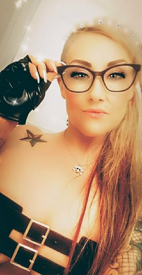 sinssexytattoosntitties exclusive actress img