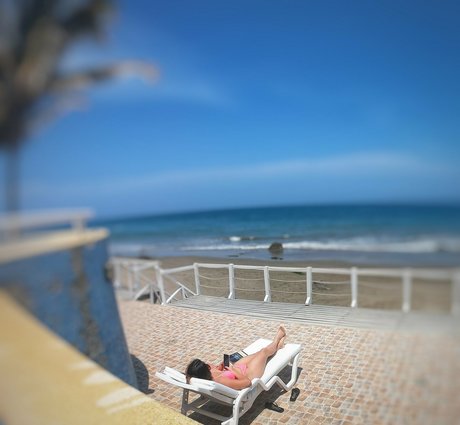 curvy blonde milf onlyfans naked photos