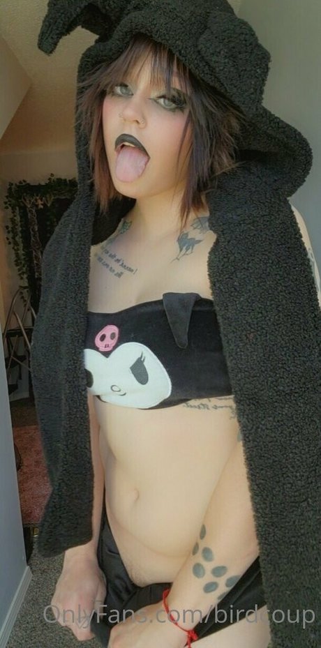 Birdcoup nude model pictures