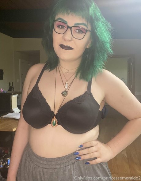 princessemeraldd2 model sexy picture
