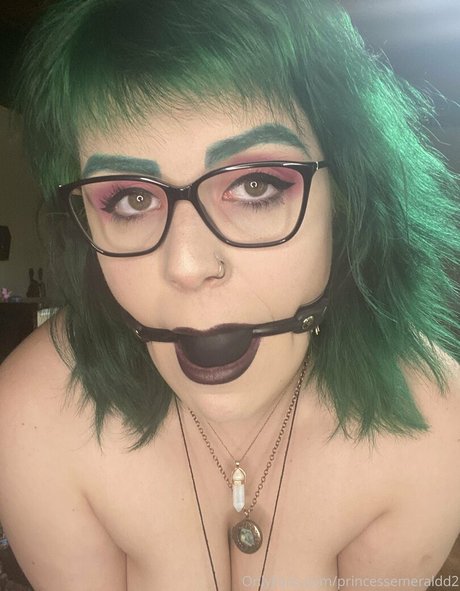 princessemeraldd2 pornstar beautiful img
