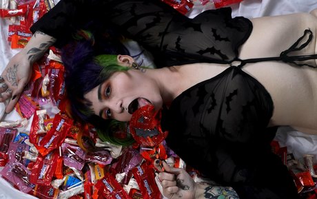 mourning glory nudes star photos