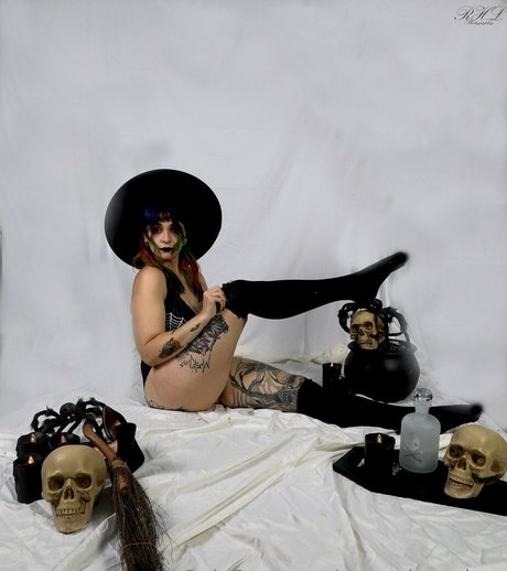 mourning glory nudes model photo