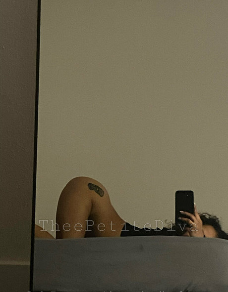 thepetitedivafreepage hot model image