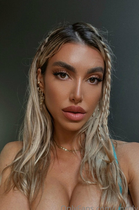 unruly model sex pics