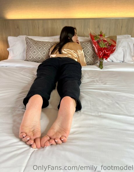 emily footmodel model perfect image