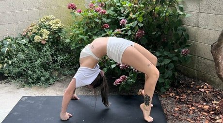 alignedbykarissa model porn gallery