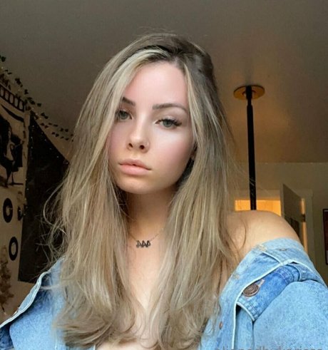 alignedbykarissa nude actress image