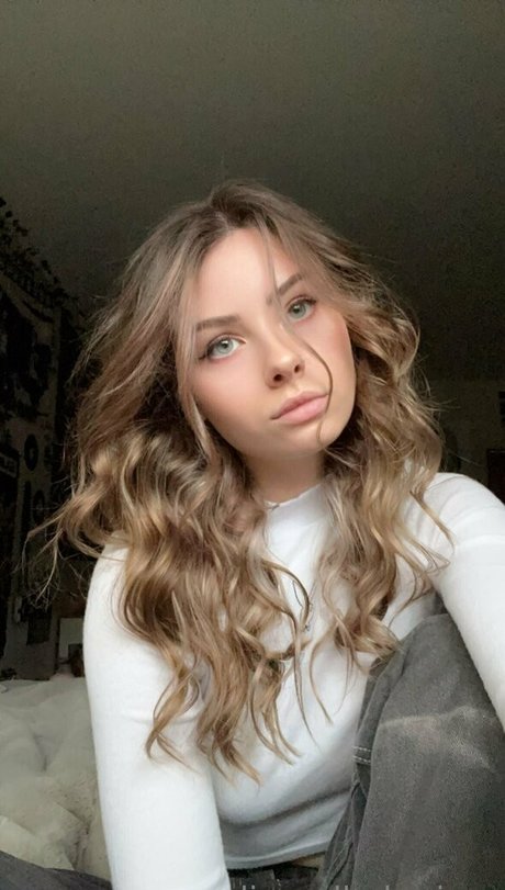 alignedbykarissa high quality pornstar img