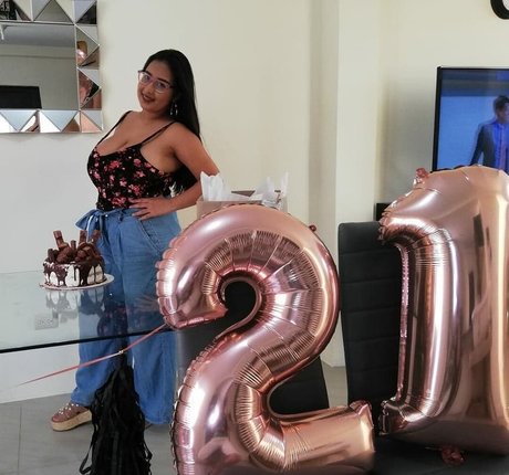 Karen Pinargote Torres xxx model picture