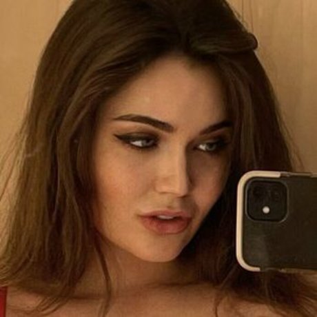 Violetvanalden adult model photo