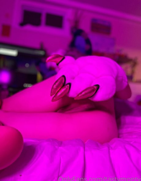 tastymonty pornstar nude picture