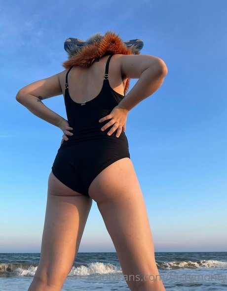 tastymonty pornographic model picture