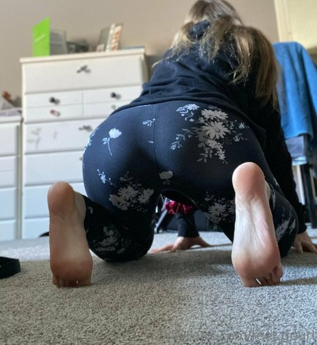 feet guurl nude star photos