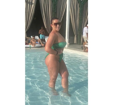 Lizzy Maguire naked pornstar pics