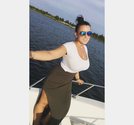 Lizzy Maguire sexy actress pics