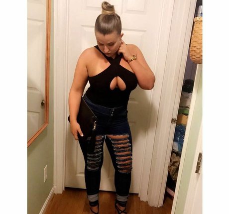 Lizzy Maguire model hot galleries