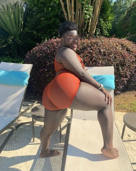 Chocoloate wraith naked model photos