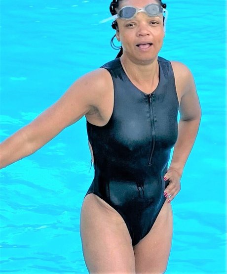 Lukwesa Burak sexy star pictures