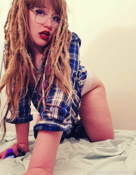 robbie riot model adult pic