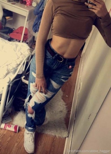 Abbie Haggar sexy star img