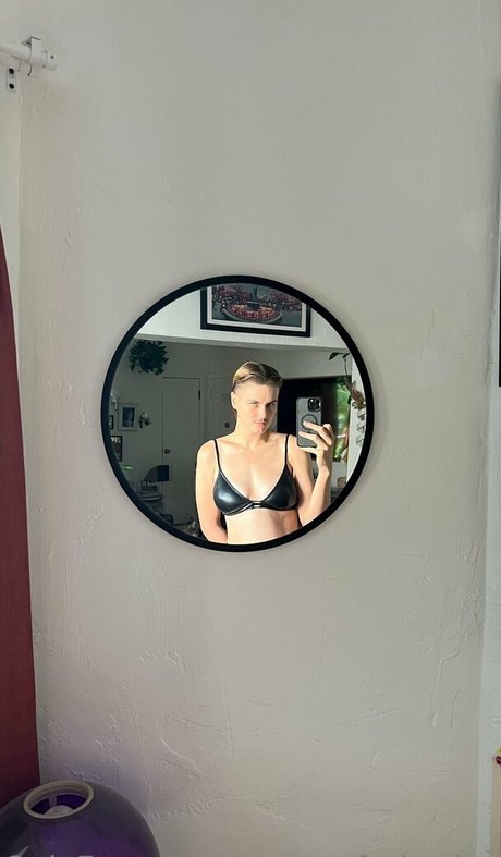 worms forbrains nudes model photo