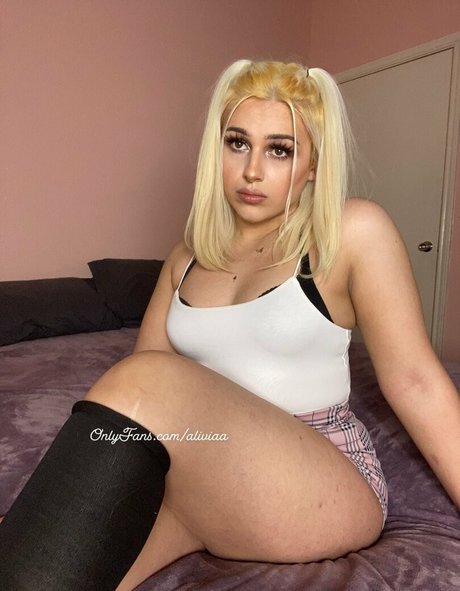 aliviaa model xxx photos