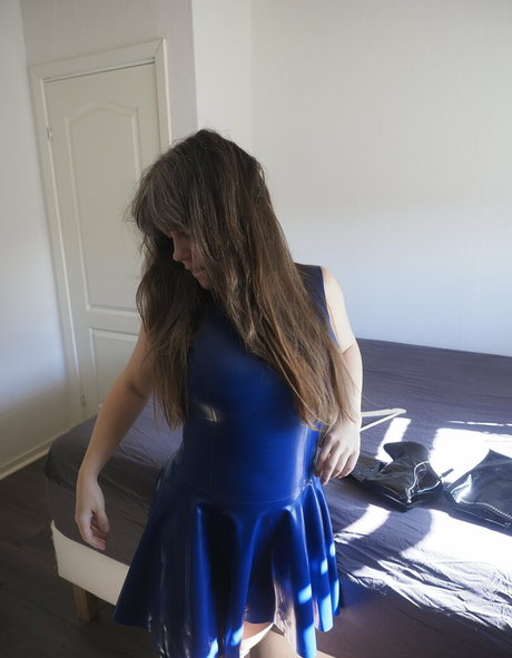 latexblizfree naked actress archive