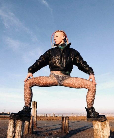 malinafreak sexy actress image