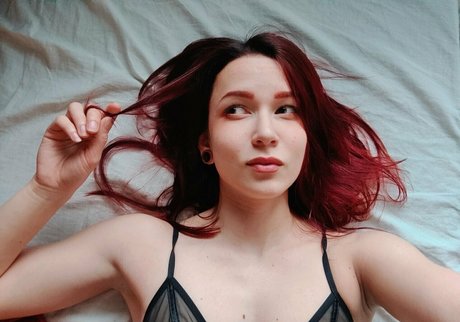 TuhmaMyy sexy actress image