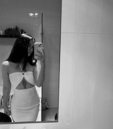 elouisemayy free actress pic