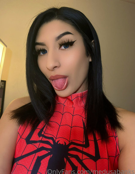 medusabanks erotic model image